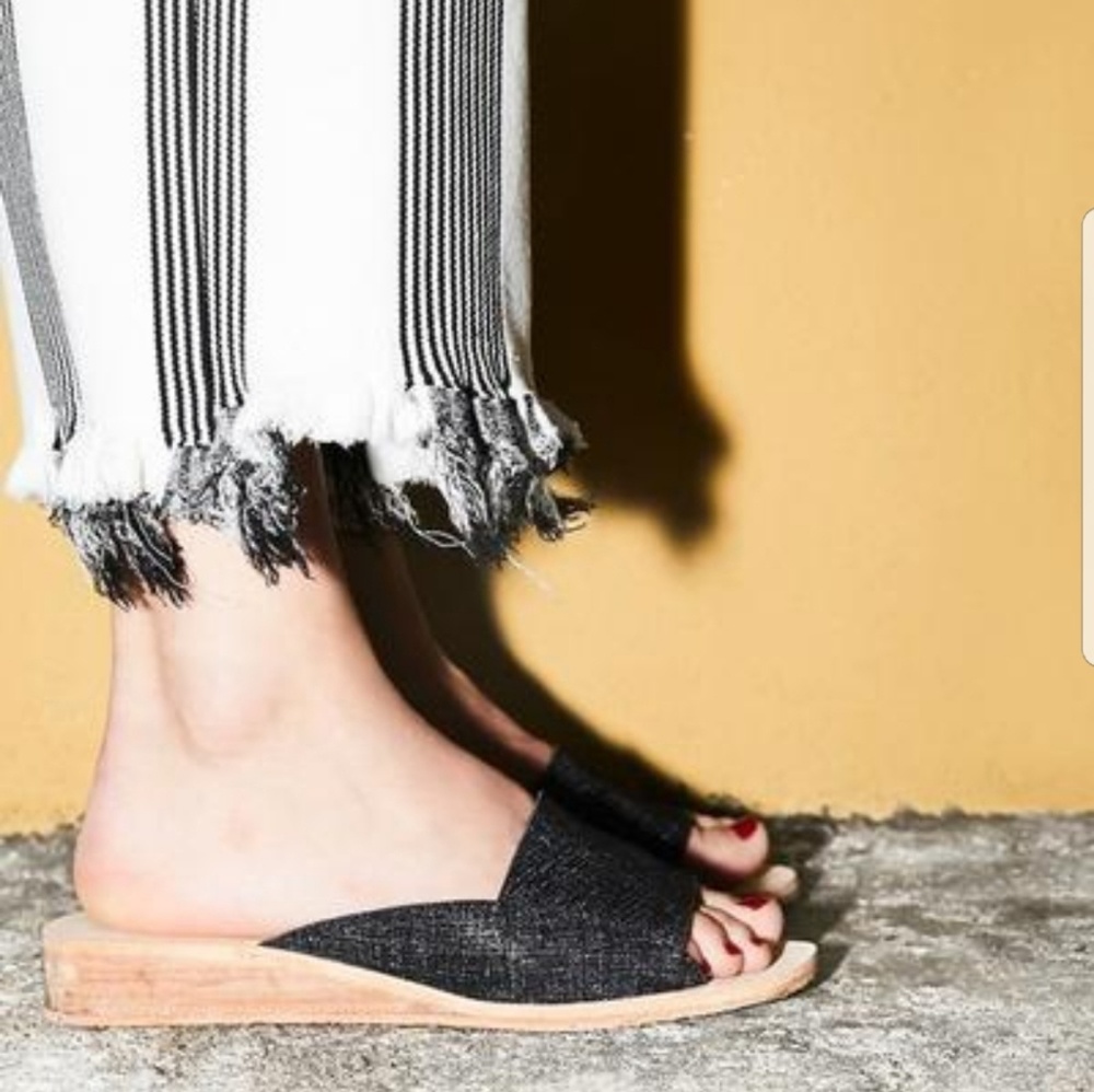 Euc free people daybird mini wedge in black sz 6